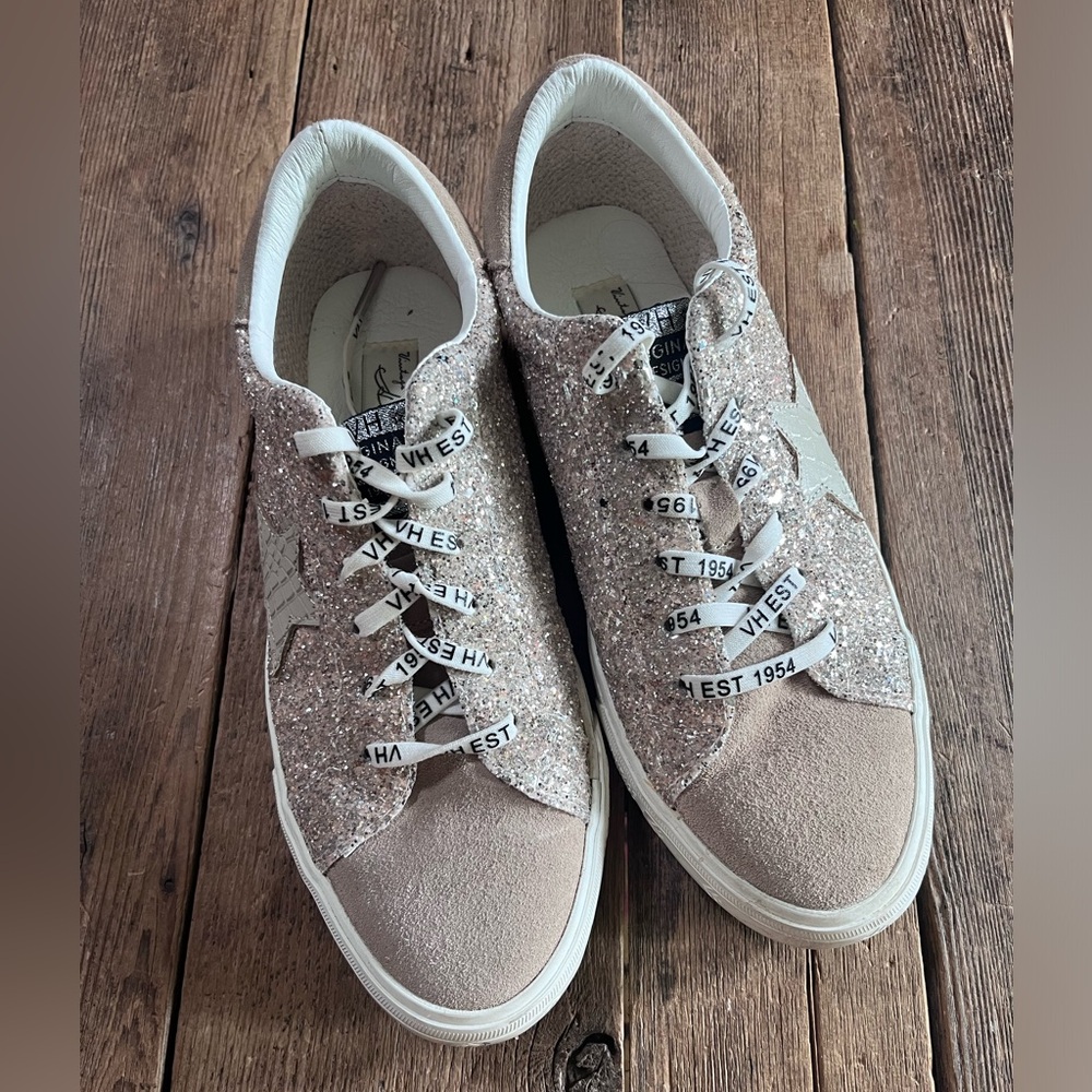 Vintage Havana. Light Camel Glitter Multi Sneaker. Size 9.